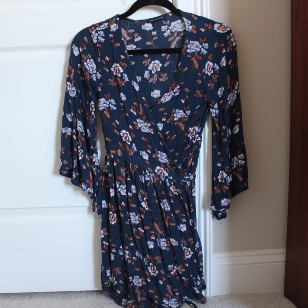 American Eagle long sleeve blue floral dress